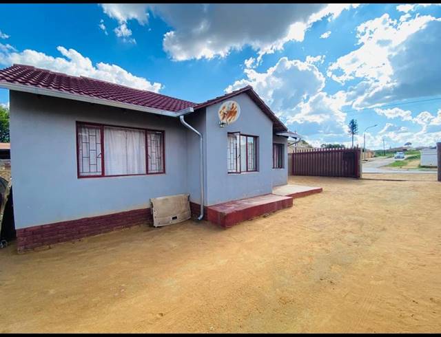 2 BEDROOM HOUSE FOR SALE IN TOEKOMSRUS